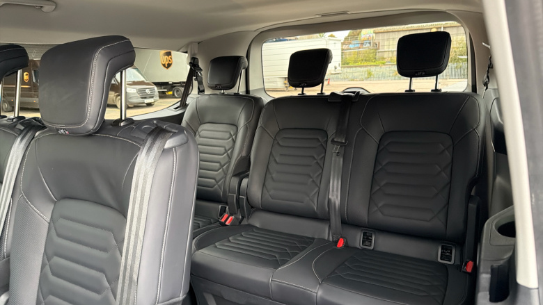 Ford Tourneo Custom 320 L2 Diesel Fwd 2.0 EcoBlue 136ps H1 Titanium 8 seater Auto